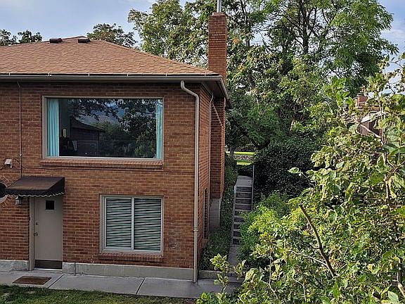 4th image of 1831 E Hillcrest Ave