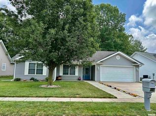 2120 W Meadow Ln, Carbondale, IL 62901
