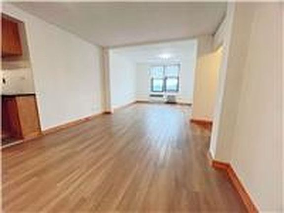 4th image of 15272 Melbourne Ave APT 3A