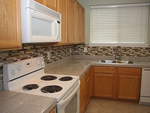 5th image of 656 NW Brookhill Ln