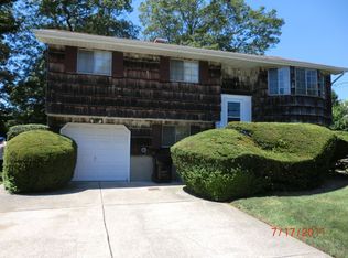 1616 Fairfax Ave, West Islip, NY 11795