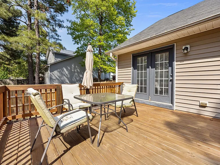 686 Colonial Hills Dr — Photo 6