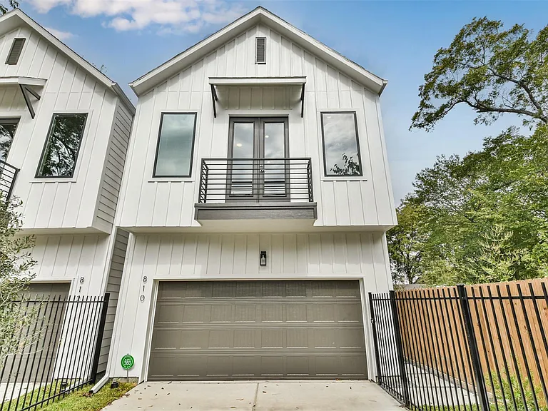 810 Mansfield St — Photo 4