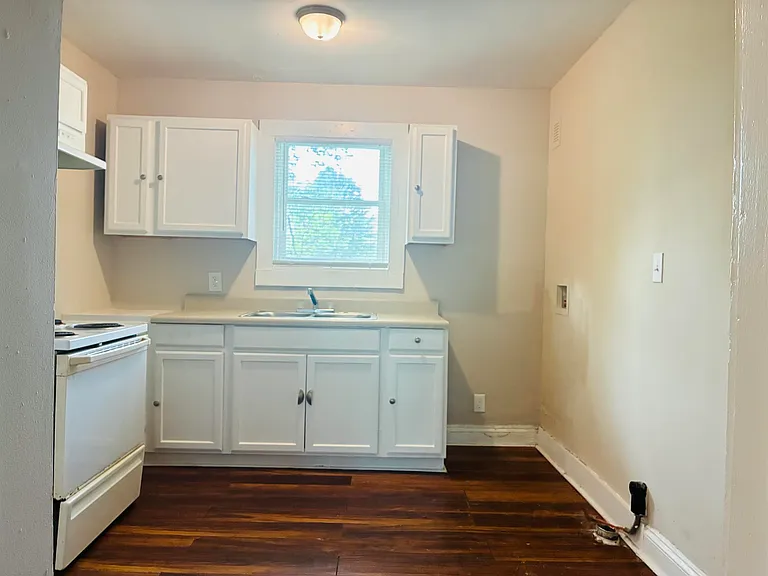 606 S Ellis St — Photo 4