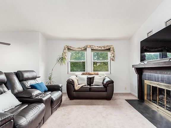 4th image of 3228 Delburn Ave