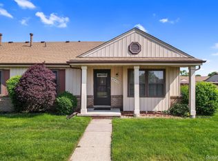 24476 Greenhill Rd, Warren, MI 48091