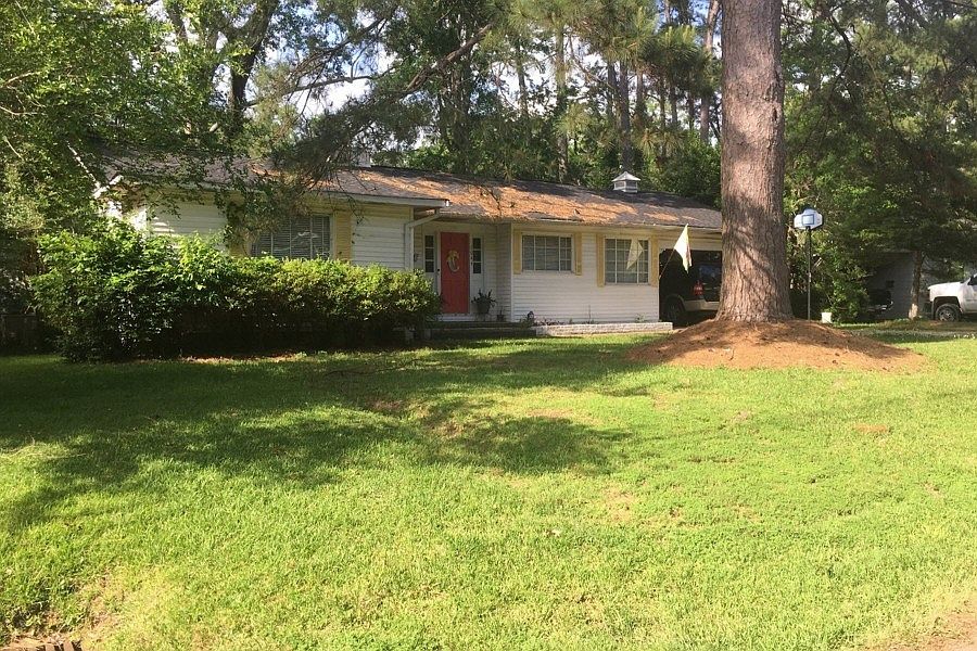 2nd image of 1044 Parkwood Pl