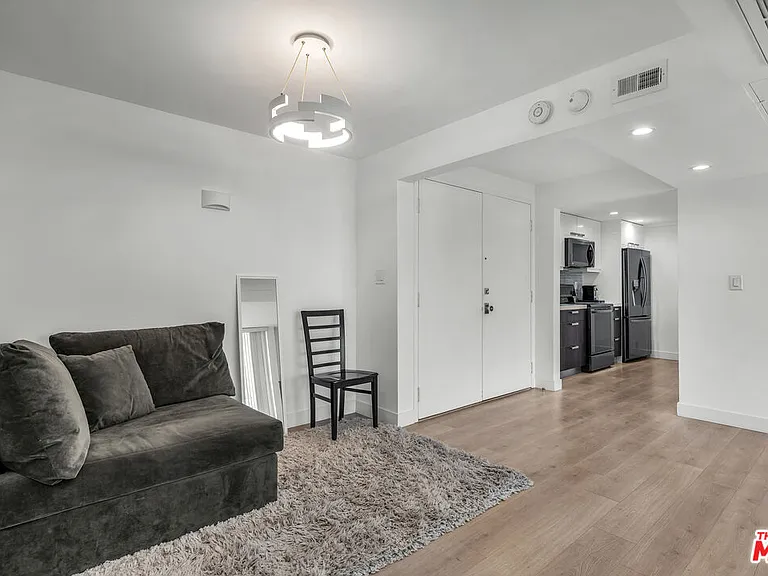 10535 Wilshire Blvd #1014 — Photo 6