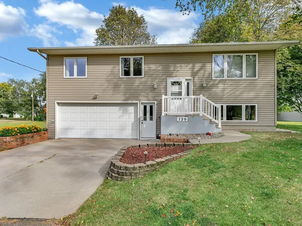 720 4th St W, Holdingford, MN 56340