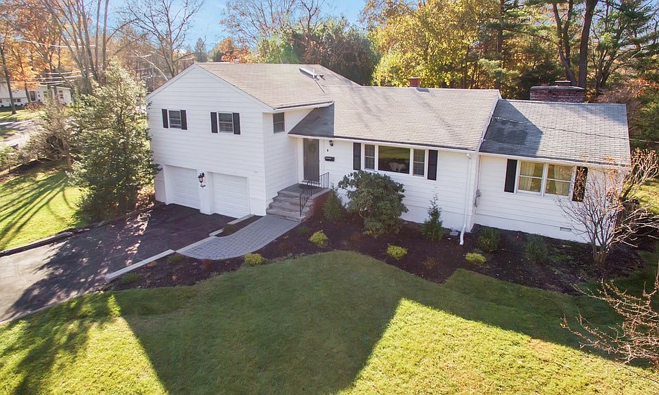 1st image of 8 Pine Pl