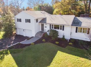 8 Pine Pl, Harrington Park, NJ 07640