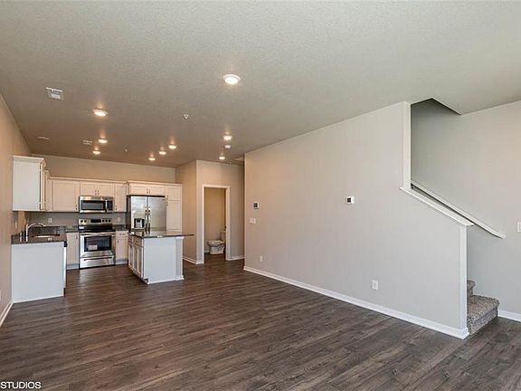 4th image of 325 NE Quail Dr