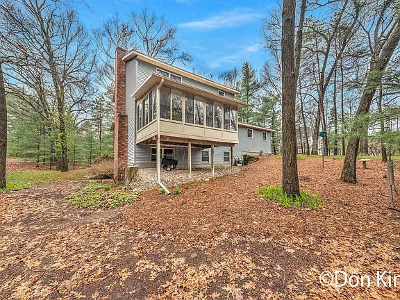 3rd image of 5994 Robin Hill Dr NE