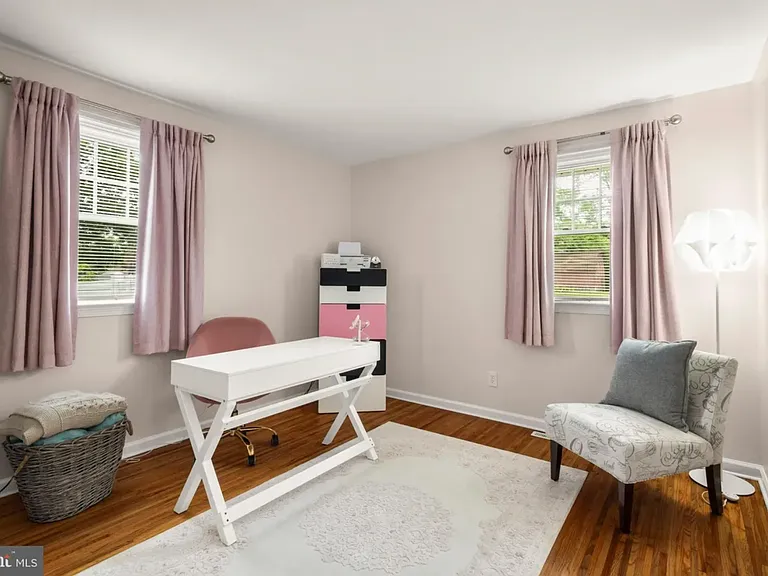 126 Greenwood Rd — Photo 9