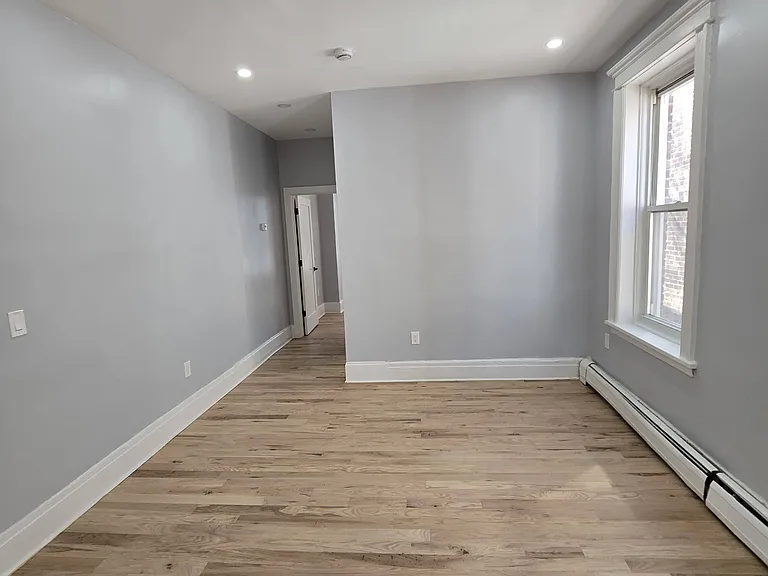 81 Bostwick Ave #3R — Photo 7
