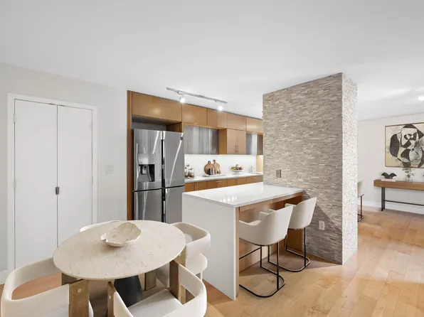 225 Rector Place image 6 of 27