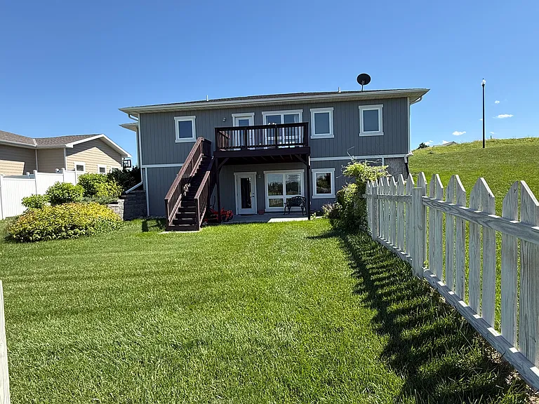 328 Wolf Ave — Photo 17