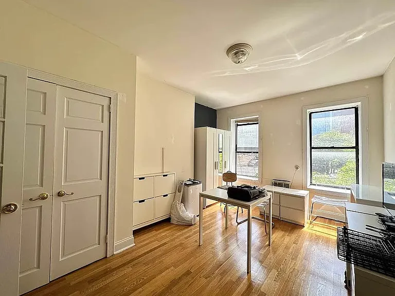 613 9th Ave #4P — Photo 1