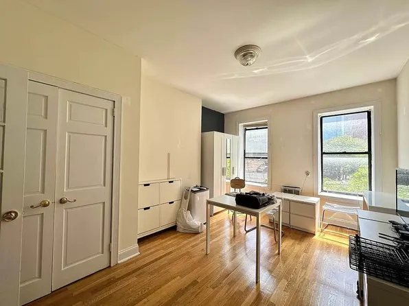 613 9th Ave #4P, New York, NY 10036