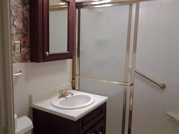 4th image of 1090 Richard Dr