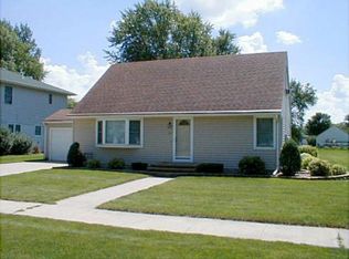 460 6th St SW, Wells, MN 56097