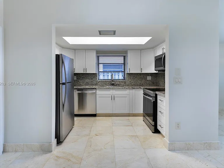 2733 SW 31st Pl #A — Photo 7