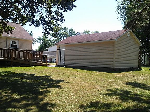 2nd image of 1000 E 1st St