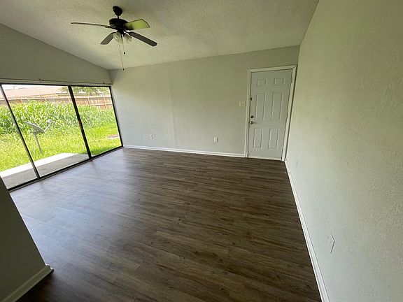 2nd image of 1704 Fox Run Dr APT 2
