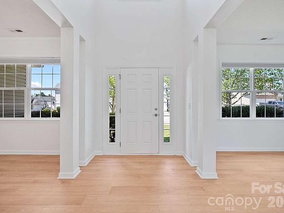 3rd image of 273 Wildbriar Rd