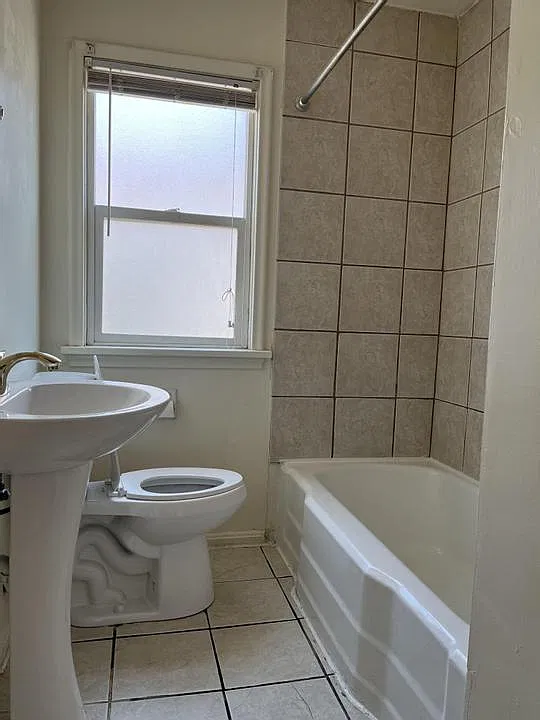 4 bed, 1400 sqft, $1,999 — Photo 3
