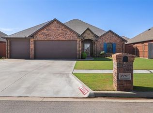 2712 Falling Leaves Dr, Weatherford, OK 73096