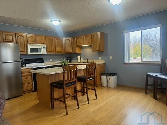 2nd image of 1652 Exchange St Unit 20