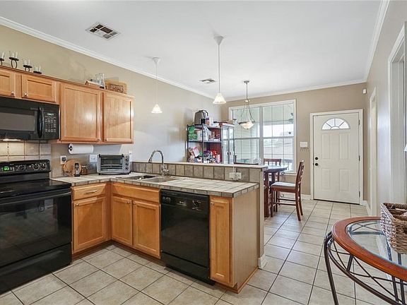 5th image of 43 Brandon Hall Dr APT A