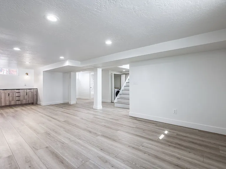 2327 E Bryan Ave — Photo 21