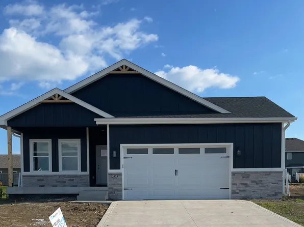 2423 N 8th Ave E, Newton, IA 50208