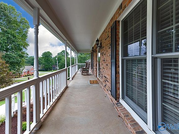 3rd image of 104 Willena Dr