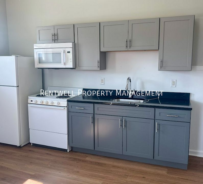 1st image of 220 E Chestnut St APT 3C