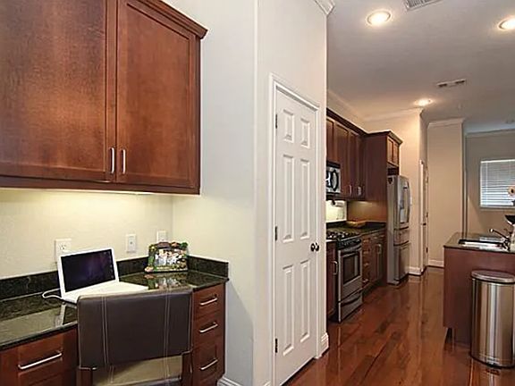3rd image of 4060 Buena Vista St