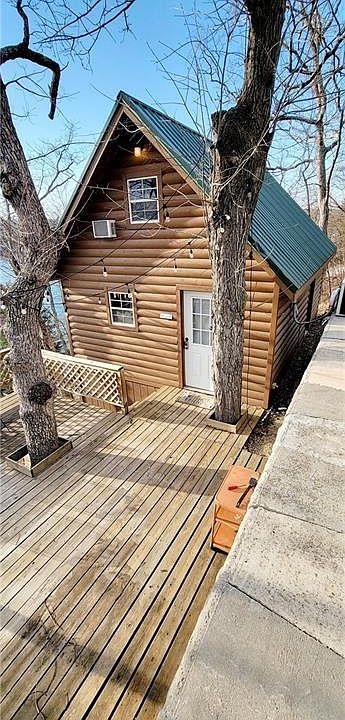 1st image of 61 N Lakeview Rd