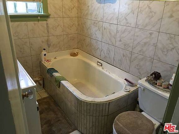 4th image of 323 E 118th Pl