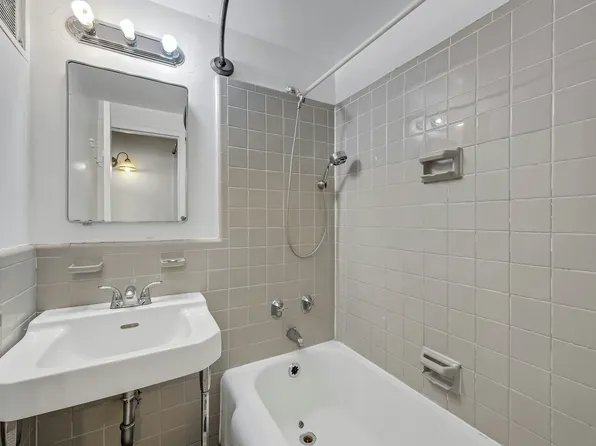 1 Fordham Hill Oval image 16 of 43