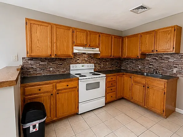 76 Walnut St #6, Peabody, MA 01960