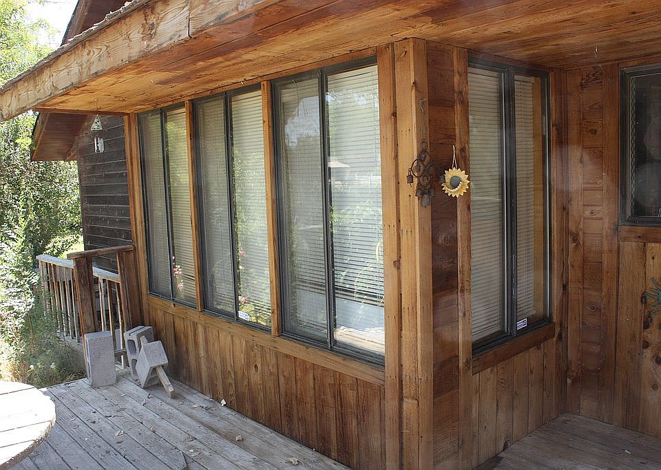 2nd image of 1325 Woody Ln