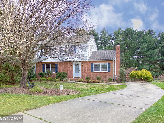 3rd image of 101 Woodlawn Dr