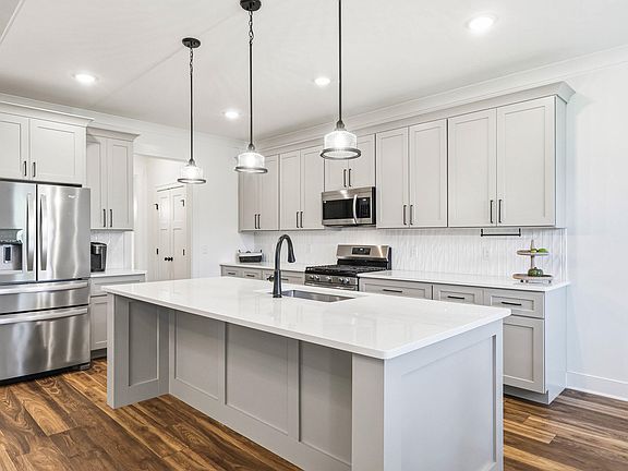 3rd image of 494 Johnston Rd
