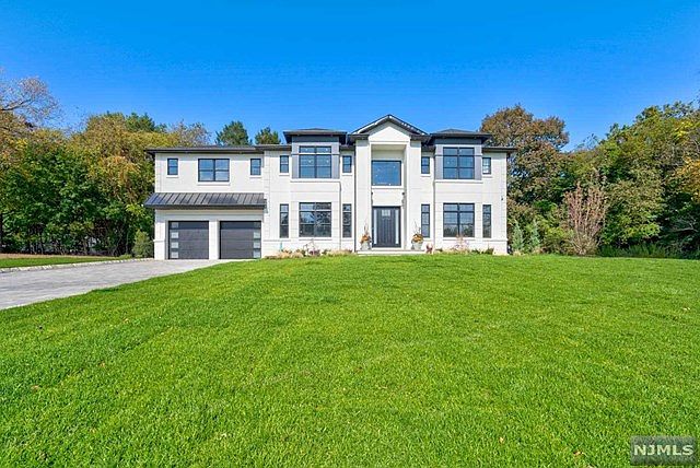 1st image of 8 Forcier Ct
