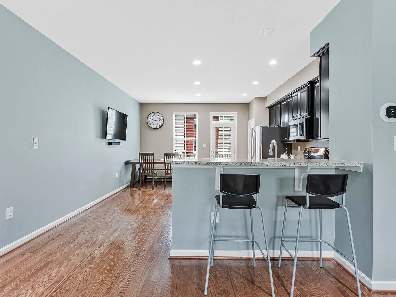 3 bed, 1592 sqft, $3,000 — Photo 3