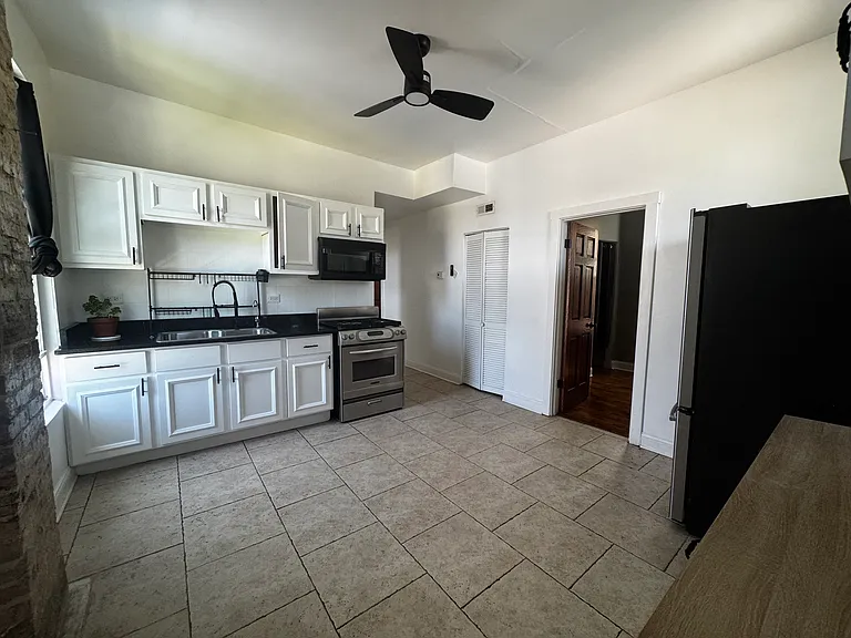 2726 W Adams St #2 — Photo 2