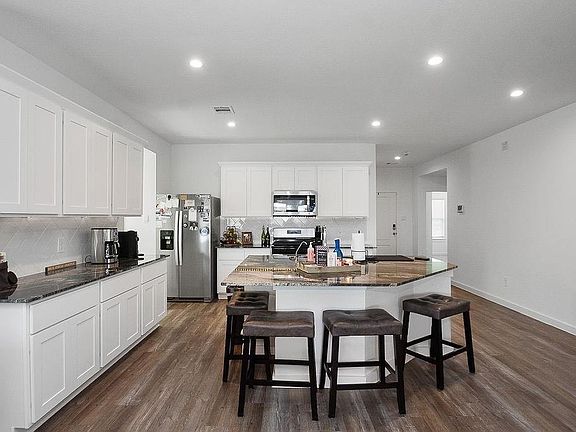 3rd image of 8938 Colicroot Dr