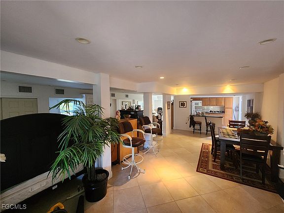 5th image of 820 3rd St SW